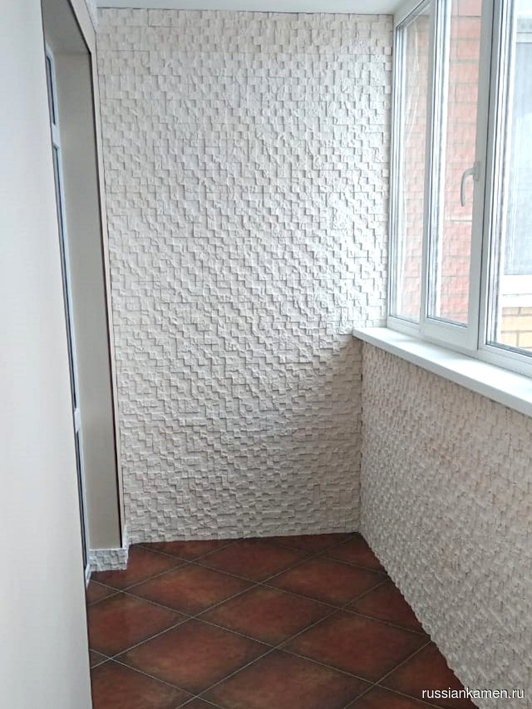 Отделка балкона искусственным камнем 3d мозаика Белый