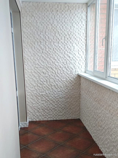 3d мозаика Белый в отделке балкона 2