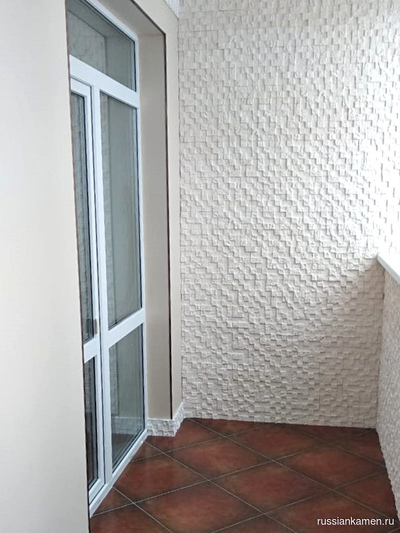 3d мозаика Белый в отделке балкона 3